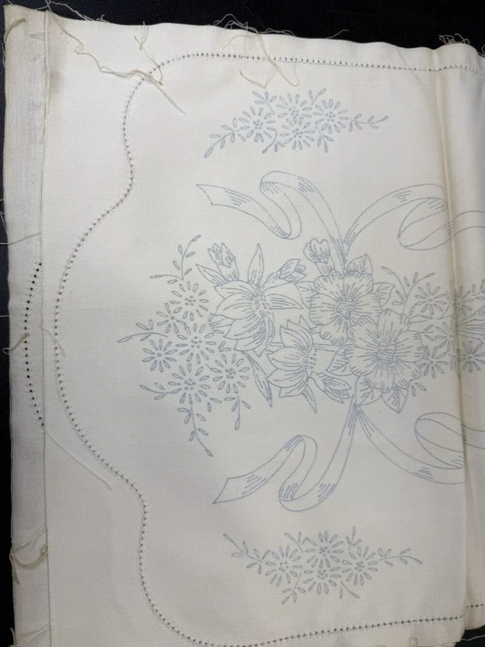 Vintage Embroidery WonderArt Dresser Table Scarf #580 Ribbon Bouquet